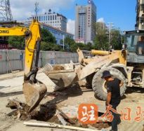 鸡巴肏小穴在线观看高温下的坚守｜道路建设者用汗水铺就畅通路